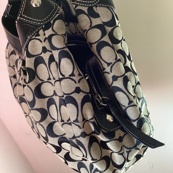 Coach Lynn Hobo Shoulder Signature Purse Bag - Picture 14 of 17